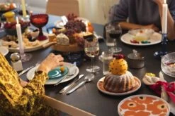 HAY Bougeoir Flare Stripe, Rose - Blanc 9 HAY Bougeoir Flare Stripe, Rose - Blanc -Hay Magasin 2021 09 30 FDS Valmiit VVV 22