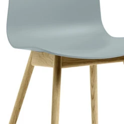 HAY About A Chair AAC12, Chêne Laqué - Dusty Blue 7 HAY About A Chair AAC12, Chêne Laqué - Dusty Blue -Hay Magasin 255634 AAC 12 dusty blue shell wb lacquer oak base 3 EE
