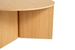 HAY Table Slit Wood, 65 cm, Chêne Laqué -Hay Magasin 9440331009000 Slit Table Wood Round XL wb lacquer oak detail 02