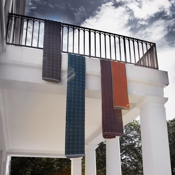 HAY Couvre-lit Mega Dot, Gris Clair 2 HAY Couvre-lit Mega Dot, Gris Clair – Image 2