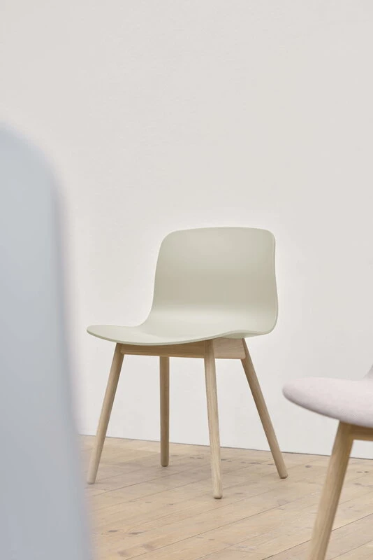 HAY About A Chair AAC12, Chêne Laqué - Vert Pastel 4 HAY About A Chair AAC12, Chêne Laqué - Vert Pastel – Image 4