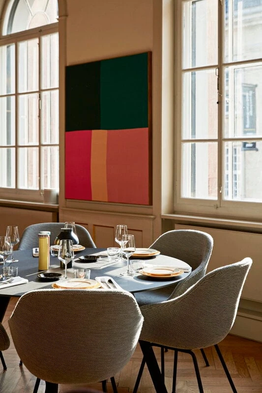 HAY Table Ronde CPH25, 140 cm, Chêne Laqué Noir - linoléum Noir – Image 6