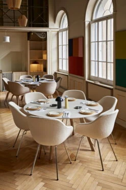 HAY Table Ronde CPH25, 140 cm, Chêne Savonné - linoléum Blanc Cassé -Hay Magasin AAC 127 Flamiber cream A5 chrome base CPH 25 off white lino soaped oak base PC Portable black Salt and Pepper Enamel Dish sprinkle black