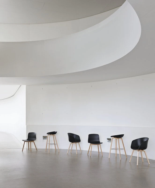 HAY About A Chair AAC22 Eco, Chêne Laqué - Noir 3 HAY About A Chair AAC22 Eco, Chêne Laqué - Noir – Image 3