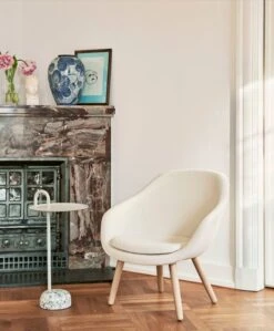 HAY Table D’appoint Bowler, Blanc Crème 7 HAY Table D’appoint Bowler, Blanc Crème -Hay Magasin AAL 82 Lounge matt lacquered oak Olavi by HAY 01 Bowler cream white Colour Vase