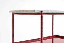 HAY Table D’appoint Rebar 75 x 44 cm, Barn Red - Marbre Gris -Hay Magasin AD130 A391 AK87 Rebar Side Table L75xW44xH55 grey marble tabletop barn red powder coated steel tray and frame detail 03role