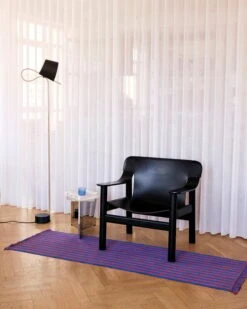 HAY Fauteuil Lounge Bernard, Chêne Noir - Cuir Noir 11 HAY Fauteuil Lounge Bernard, Chêne Noir - Cuir Noir -Hay Magasin Bernard black leather cover deep black wb lacquer oak base Stripes and Stripes cacao sky Slit Table High mirror