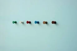 HAY Ensemble Bolt Hook, Lot De 2, Gris Clair 3 HAY Ensemble Bolt Hook, Lot De 2, Gris Clair -Hay Magasin Bolt Hooks set of 2 family 01 4