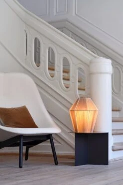 HAY Table Slit, 45 Cm, Noir 8 HAY Table Slit, 45 Cm, Noir -Hay Magasin Bonbon yellow melange Slit Table Round black Uchiwa front Olavi by HAY 01 back Steelcut Trio 213 black oak base