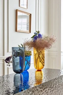 HAY Vase Bottoms Up, Modèle S, Bleu électrique 11 HAY Vase Bottoms Up, Modèle S, Bleu électrique -Hay Magasin Bottoms Up Vase electric blue S amber L navy blue L 28129