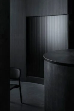 HAY Chaise Soft Edge 60, Noir Doux 8 HAY Chaise Soft Edge 60, Noir Doux -Hay Magasin Burnside Restaurant Tokyo 2021 Soft Edge 60 black 3