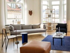 HAY Tapis Moiré Kelim, Bleu -Hay Magasin CAN 3 seater Ruskin 33 alu frame natural outer canvas black strap Moire Kelim blue Petit Standard matt lacquered oak veneer seat and back black powder coated steel base