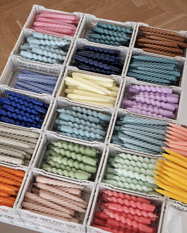 HAY Bougies Spiral, Lot De 6, Bleu - rose Foncé - dark Peach 3 HAY Bougies Spiral, Lot De 6, Bleu - rose Foncé - dark Peach – Image 3