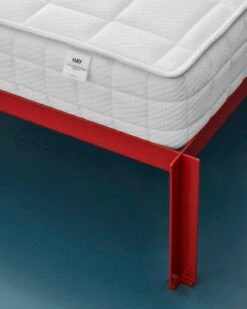 HAY Matelas Standard, 160 x 200 cm, Mi-ferme 5 HAY Matelas Standard, 160 x 200 cm, Mi-ferme -Hay Magasin Connect Bed maroon red HAY Standard Mattress 2