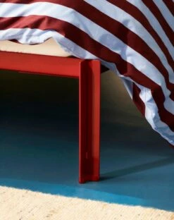 HAY Housse De Couette Été, Bordeaux - bleu Ciel 10 HAY Housse De Couette Été, Bordeaux - bleu Ciel -Hay Magasin Connect Bed maroon red 1