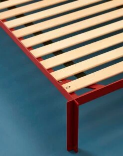 HAY Lit Connect, Rouge-marron 9 HAY Lit Connect, Rouge-marron -Hay Magasin Connect Bed maroon red HAY Standard Slats birch plywood