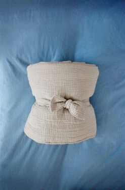 HAY Couvre-lit Crinkle, 260 x 260 cm, Cool Grey 7 HAY Couvre-lit Crinkle, 260 x 260 cm, Cool Grey -Hay Magasin Crinkle Bedspread cool grey Duo Duvet Cover sky blue 1