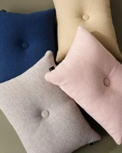 HAY Coussin Dot, Mode, Bleu Foncé 5 HAY Coussin Dot, Mode, Bleu Foncé -Hay Magasin Dot Cushion Mode 1 Dot warm grey sand pastel pink dark blue 1