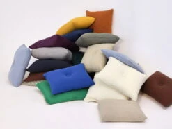 HAY Coussin Dot, Modèle XL, Mini Dot, Planar, Soft Blue 3 HAY Coussin Dot, Modèle XL, Mini Dot, Planar, Soft Blue -Hay Magasin Dot Cushion Texture Cushion Ribbon Cushion Plica Cushion