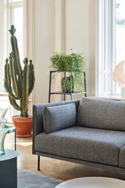 HAY Canapé Silhouette 3 Places, Olavi 03/Silk Black - Acier Noir 9 HAY Canapé Silhouette 3 Places, Olavi 03/Silk Black - Acier Noir -Hay Magasin Eiffel Shelf Square 4 layer ink black Silhouette Sofa black piping black leather Uph. Olavi 1