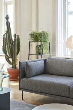 HAY Étagère Eiffel, Carrée, 4 étages, Noir 8 HAY Étagère Eiffel, Carrée, 4 étages, Noir -Hay Magasin Eiffel Shelf Square 4 layer ink black Silhouette Sofa black piping black leather Uph. Olavi