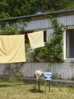 HAY Taie D’oreiller Duo, Jaune Doré -Hay Magasin Elementaire Chair olive Basket S soft blue Duo Bed Linen golden yellow Frotte Stripe warm yellow