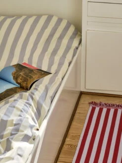 HAY Housse De Couette Été, Bleu Clair 10 HAY Housse De Couette Été, Bleu Clair -Hay Magasin Ete Bedlinen Set light blue Stripes and Stripes raspberry ripple