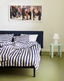 HAY Taie D’oreiller Été, Bleu Minuit - gris Clair 10 HAY Taie D’oreiller Été, Bleu Minuit - gris Clair -Hay Magasin Ete Duvet Cover Ete Pillow Case midnight blue and light grey Tamoto Bed metaphor 008 headboard anthracite powder coated frame 1