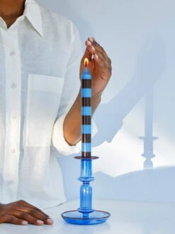 HAY Bougies Stripe, Lot De 4, Bleu 9 HAY Bougies Stripe, Lot De 4, Bleu -Hay Magasin Flare M light blue with red rim Stripe Candle blue and bordeaux