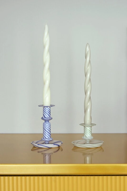 HAY Bougeoir Moyen Flare Stripe Milk, Bleu 4 HAY Bougeoir Moyen Flare Stripe Milk, Bleu – Image 4