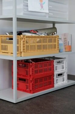 HAY Colour Crate, S, Plastique Recyclé, Blanc Cassé 10 HAY Colour Crate, S, Plastique Recyclé, Blanc Cassé -Hay Magasin HAY Colour Crate L golden yellow HAY Colour Crate M red off white
