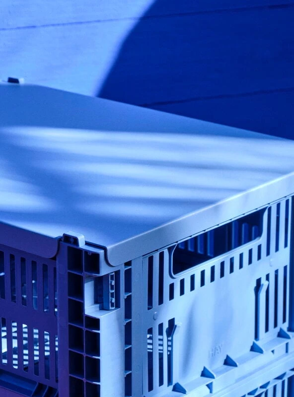 HAY Colour Crate, M, Plastique Recyclé, Bleu électrique 4 HAY Colour Crate, M, Plastique Recyclé, Bleu électrique – Image 4