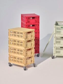HAY Couvercle Colour Crate, M, Rouge 9 HAY Couvercle Colour Crate, M, Rouge -Hay Magasin HAY Colour Crate M golden yellow red HAY Colour Crate Lid M golden yellow red HAY Colour Crate Wheels
