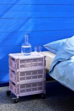 HAY Housse De Couette Outline, Bleu Doux 9 HAY Housse De Couette Outline, Bleu Doux -Hay Magasin HAY Colour crate M lavender HAY Colour crate Lid M lavender Rim Carafe clear with black rim Rim Glass set of 2 clear with black rim Outline Duvet Cover 140x200 soft blue 1