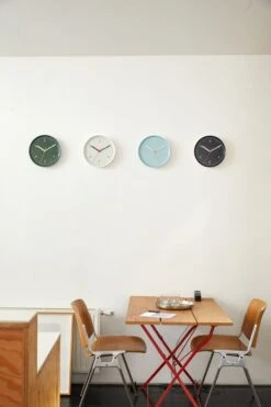 HAY Wall Clock, Bleu 8 HAY Wall Clock, Bleu -Hay Magasin HAY Wall Clock Family Studio Visit