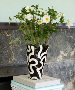 HAY Vase Shadow Jessica Hans , Noir - blanc 8 HAY Vase Shadow Jessica Hans , Noir - blanc -Hay Magasin Jessica Hans Shadow Vase black and white