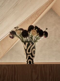 HAY Vase Shadow Jessica Hans , Noir - blanc 10 HAY Vase Shadow Jessica Hans , Noir - blanc -Hay Magasin Jessica Hans Shadow Vase black and white 01