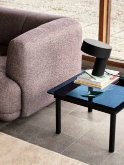 HAY Table Kofi 60 X 60 Cm, Chêne Laqué Noir - Verre Bleu 11 HAY Table Kofi 60 X 60 Cm, Chêne Laqué Noir - Verre Bleu -Hay Magasin Kofi 60x60 blue tinted glass tabletop black wb lacquer oak frame Slant soft black 2