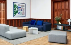 HAY Canapé Mags Soft 3 places, Comb.1 Accoudoir Bas, Flamiber J4 6 HAY Canapé Mags Soft 3 places, Comb.1 Accoudoir Bas, Flamiber J4 -Hay Magasin Mags Soft Low 3 Seater comb 1 Olavi by HAY 07 black stitching Mags Soft Low 25 Seater comb 3 Linara 311 white stitchingrole