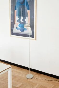 HAY Lampadaire Marselis, Gris Cendré -Hay Magasin Marselis Floor Lamp ash grey Poster 18 Geoff Mcfetridge no 1 blue