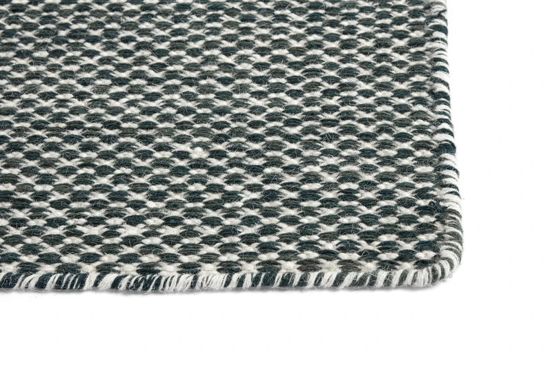 HAY Tapis Moiré Kelim, 140 X 200 cm, Vert Foncé 2 HAY Tapis Moiré Kelim, 140 X 200 cm, Vert Foncé – Image 2