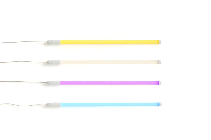 HAY Lampe LED Neon Tube Slim, 50 cm, Jaune 2 HAY Lampe LED Neon Tube Slim, 50 cm, Jaune – Image 2