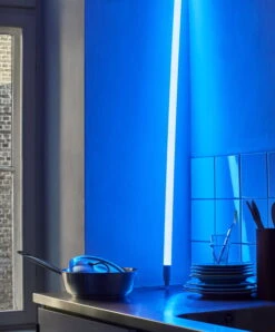 HAY Lampe LED Neon Tube Slim, 120 cm, Bleu 5 HAY Lampe LED Neon Tube Slim, 120 cm, Bleu -Hay Magasin Neon Tube LED ice blue
