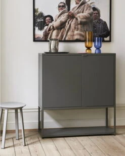 HAY Vase Bottoms Up, Modèle L, Ambre 11 HAY Vase Bottoms Up, Modèle L, Ambre -Hay Magasin New Order Shelving System army Revolver Stool grey Bottoms Up Vase L amber Bottoms Up Vase s electric blue