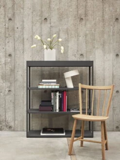 HAY Vase Arcs, Blanc 11 HAY Vase Arcs, Blanc -Hay Magasin New Order Comb 303 charcoal Slant white Arcs Vase white J41 oiled oak