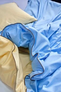 HAY Housse De Couette Outline, Bleu Doux 8 HAY Housse De Couette Outline, Bleu Doux -Hay Magasin Outline Duvet Cover 140x200 soft yellow and soft blue Outline Pillow Case 63x60 soft yellow and soft blue 2