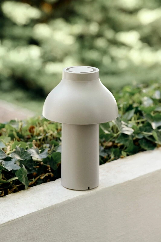 HAY Lampe De Table PC Portable, Gris Froid 5 HAY Lampe De Table PC Portable, Gris Froid – Image 5