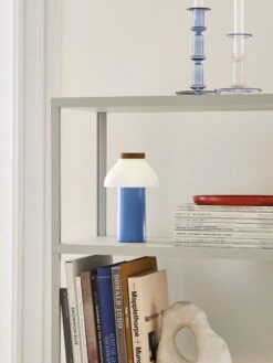 HAY Lampe De Table PC Portable, Bleu Ciel 9 HAY Lampe De Table PC Portable, Bleu Ciel -Hay Magasin PC Portable sky blue Flare Tall light blue with red rim Flare Medium pink with blue rim