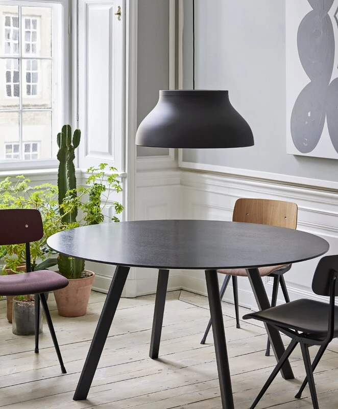 HAY Table Ronde CPH25, 140 cm, Chêne Noir 2 HAY Table Ronde CPH25, 140 cm, Chêne Noir – Image 2