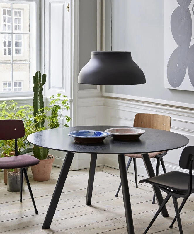 HAY Table Ronde CPH25, 140 cm, Chêne Noir 5 HAY Table Ronde CPH25, 140 cm, Chêne Noir – Image 5